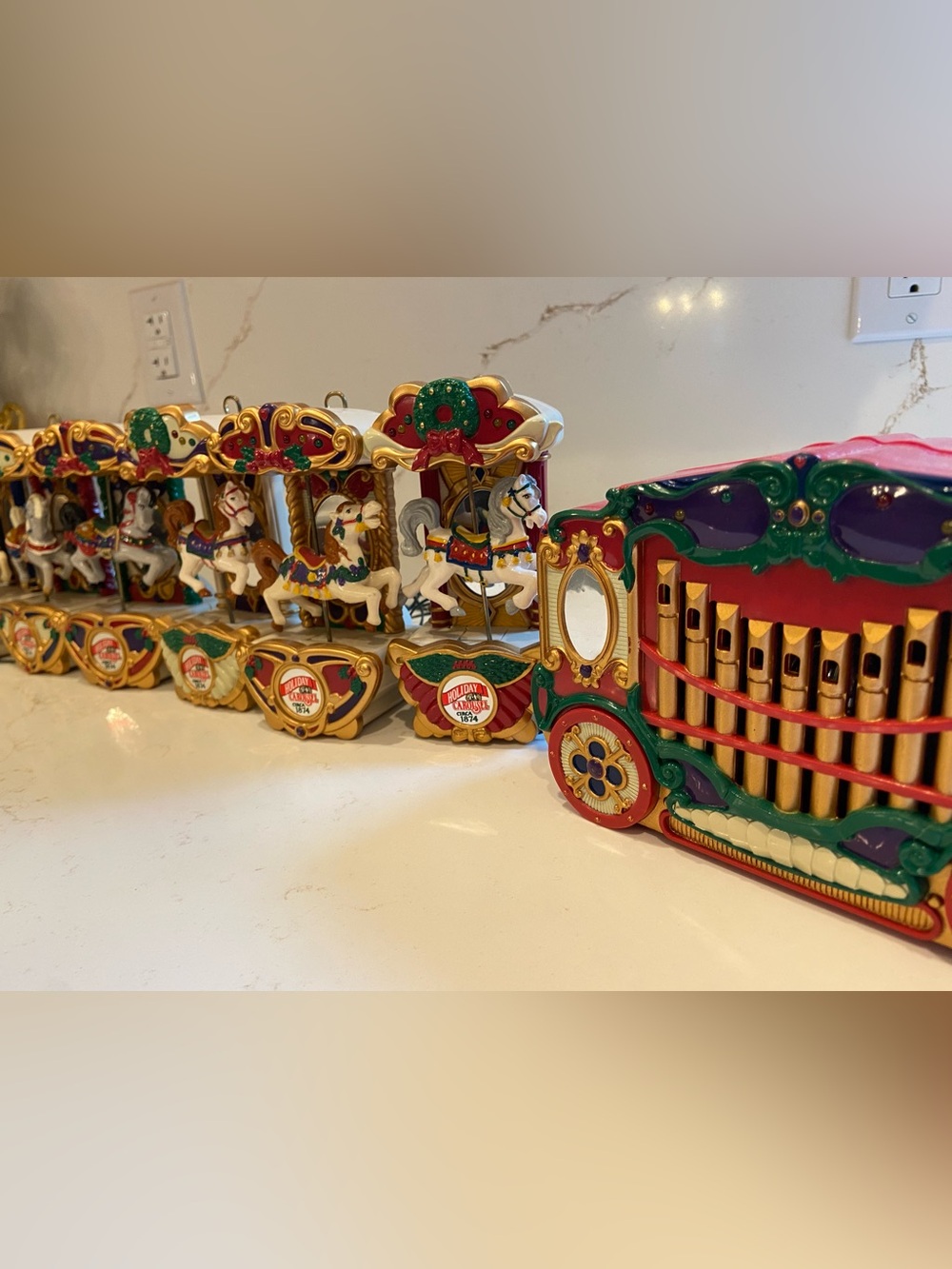 Mr. Christmas Musical Holiday Carousel Light up 6 Moving Horses 21 Songs